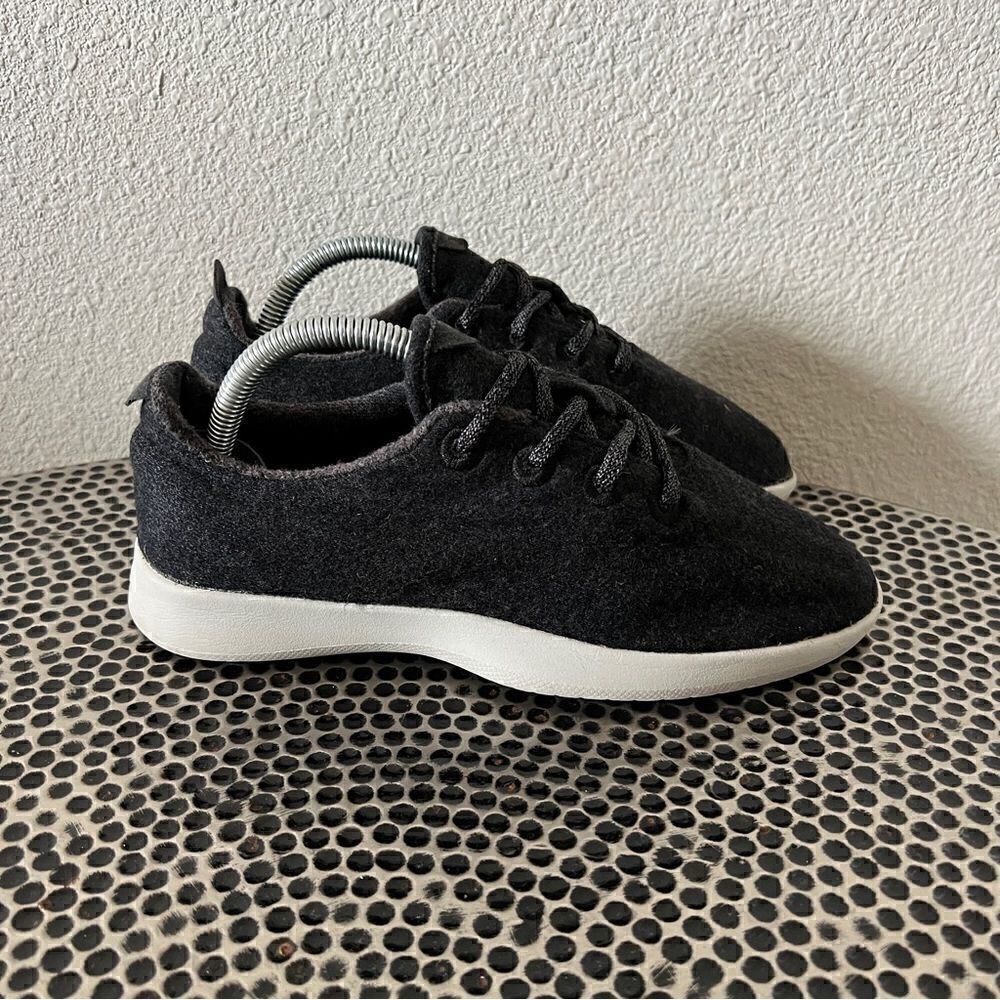 Allbirds women’s size 8 gray wool runners.